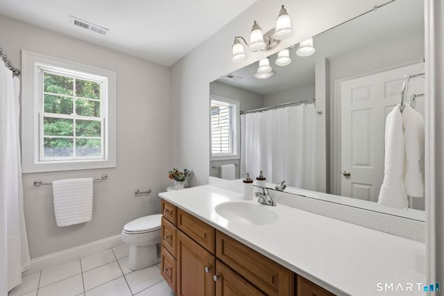 9 Ventres Way, Burlington, CT 06013