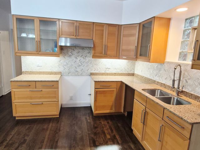 7826 S Bennett Avenue 1, Chicago, IL 60649