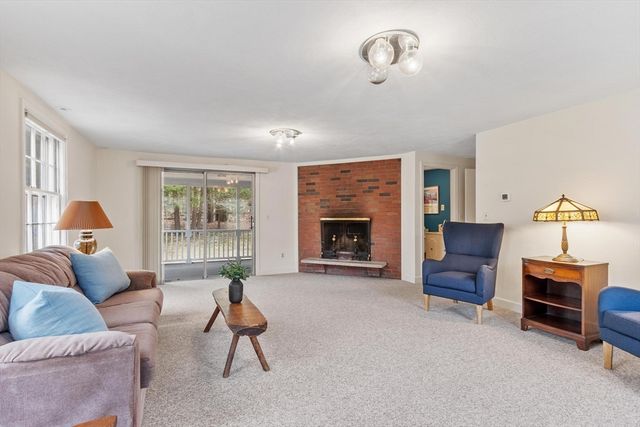 31 Old Stagecoach Rd, Bedford, MA 01730