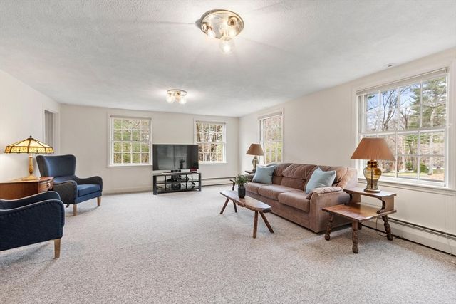 31 Old Stagecoach Rd, Bedford, MA 01730