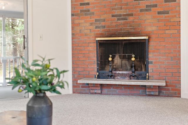 31 Old Stagecoach Rd, Bedford, MA 01730