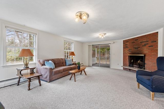 31 Old Stagecoach Rd, Bedford, MA 01730