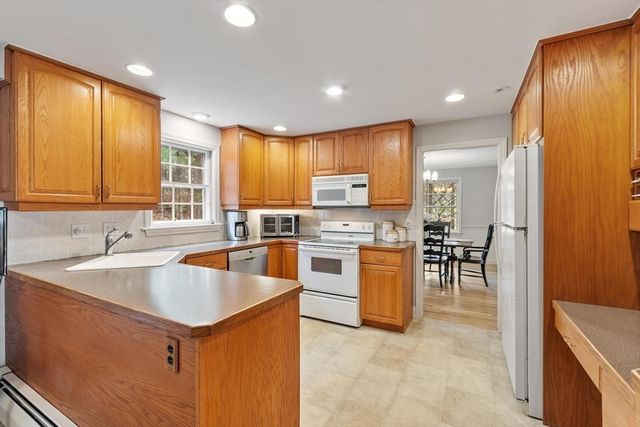 31 Old Stagecoach Rd, Bedford, MA 01730