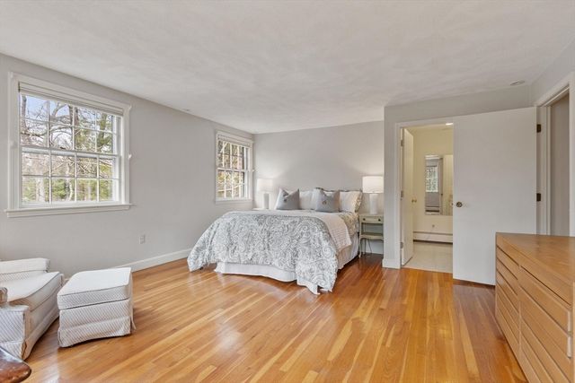 31 Old Stagecoach Rd, Bedford, MA 01730