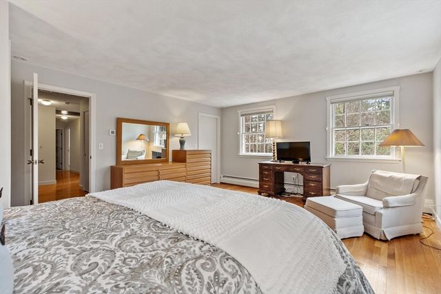 31 Old Stagecoach Rd, Bedford, MA 01730