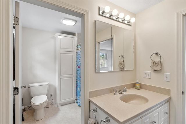 31 Old Stagecoach Rd, Bedford, MA 01730