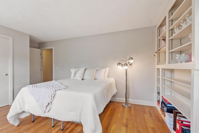 31 Old Stagecoach Rd, Bedford, MA 01730