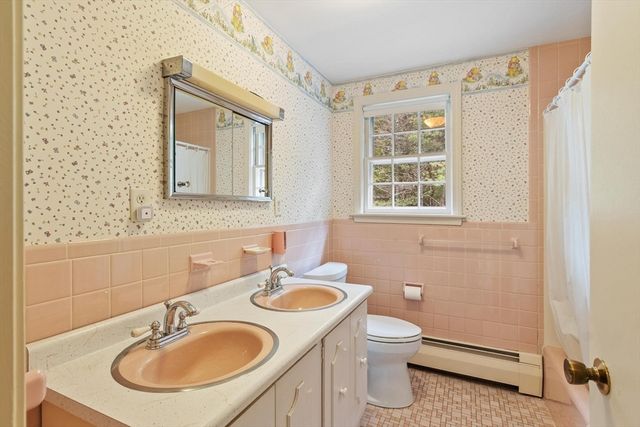 31 Old Stagecoach Rd, Bedford, MA 01730