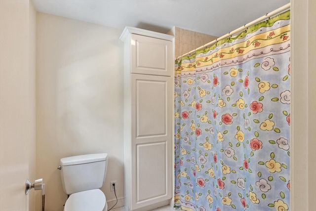 31 Old Stagecoach Rd, Bedford, MA 01730