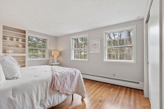 31 Old Stagecoach Rd, Bedford, MA 01730