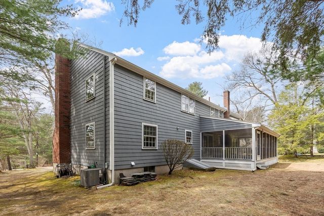 31 Old Stagecoach Rd, Bedford, MA 01730