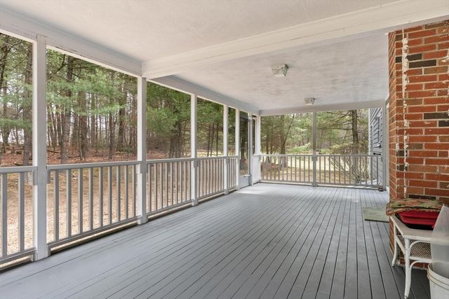 31 Old Stagecoach Rd, Bedford, MA 01730