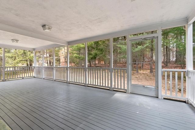 31 Old Stagecoach Rd, Bedford, MA 01730