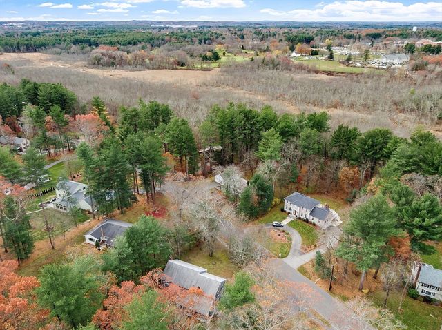 31 Old Stagecoach Rd, Bedford, MA 01730