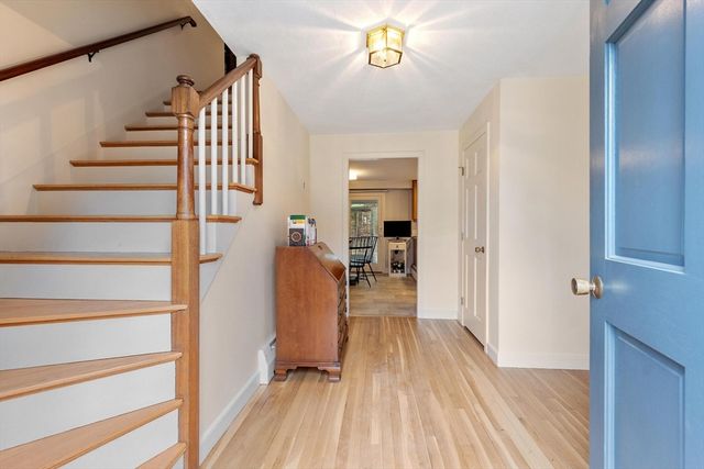 31 Old Stagecoach Rd, Bedford, MA 01730