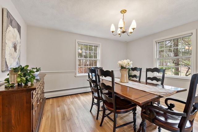 31 Old Stagecoach Rd, Bedford, MA 01730