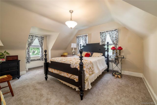 21 Maple Street, Malverne, NY 11565
