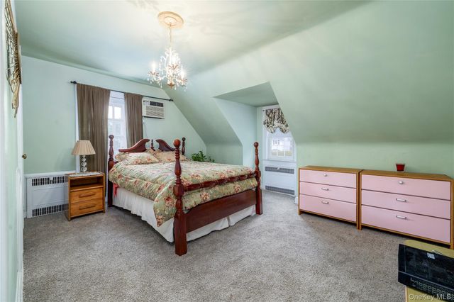 21 Maple Street, Malverne, NY 11565