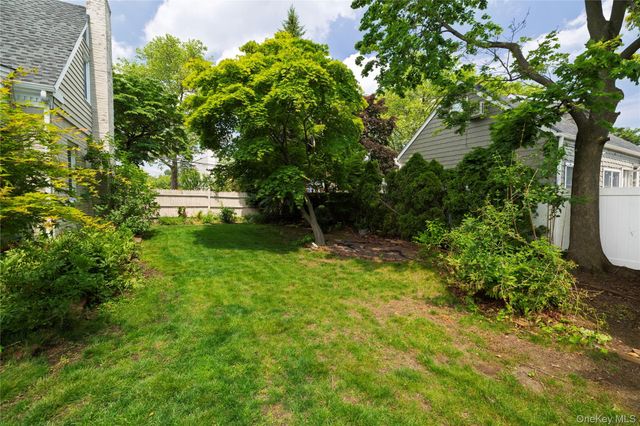 21 Maple Street, Malverne, NY 11565