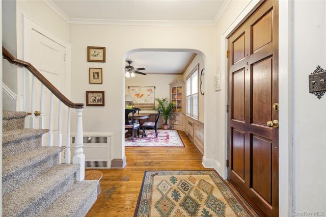 21 Maple Street, Malverne, NY 11565