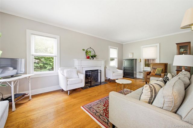 21 Maple Street, Malverne, NY 11565