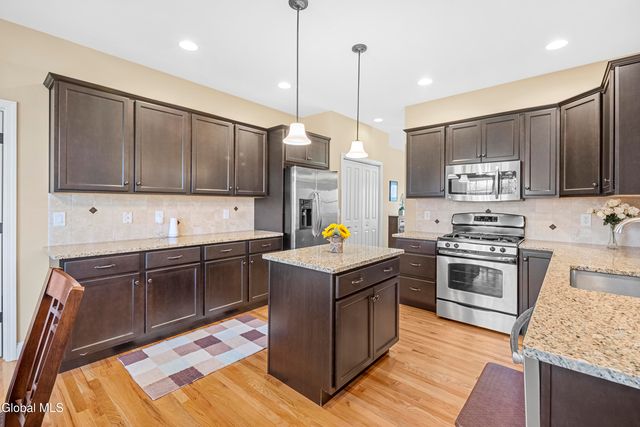 42 Chester Drive, Halfmoon, NY 12118