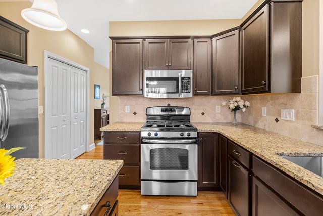 42 Chester Drive, Halfmoon, NY 12118