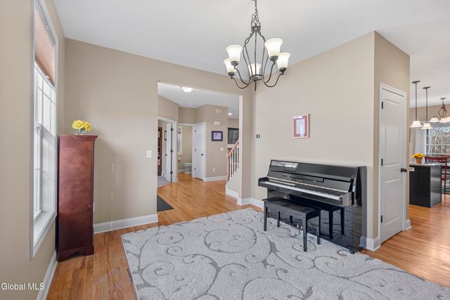 42 Chester Drive, Halfmoon, NY 12118