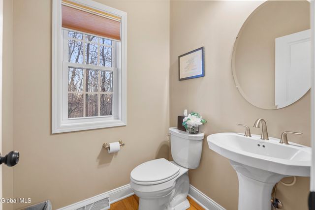 42 Chester Drive, Halfmoon, NY 12118