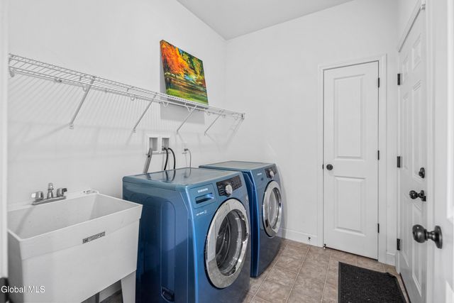 42 Chester Drive, Halfmoon, NY 12118