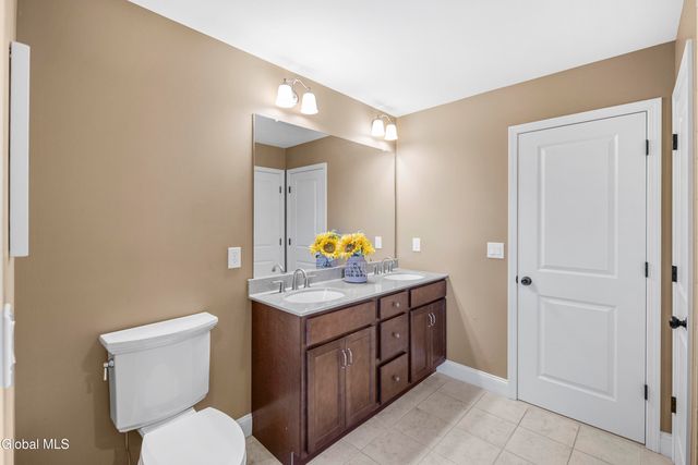 42 Chester Drive, Halfmoon, NY 12118