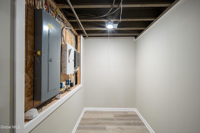 42 Chester Drive, Halfmoon, NY 12118