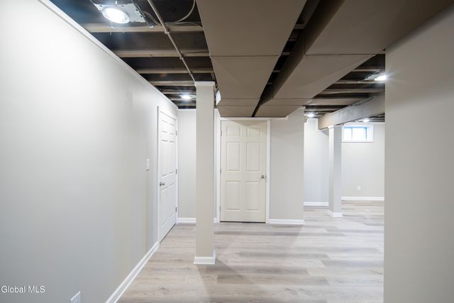 42 Chester Drive, Halfmoon, NY 12118