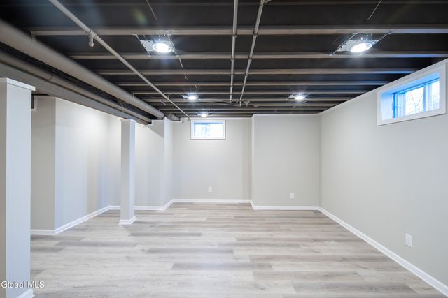 42 Chester Drive, Halfmoon, NY 12118