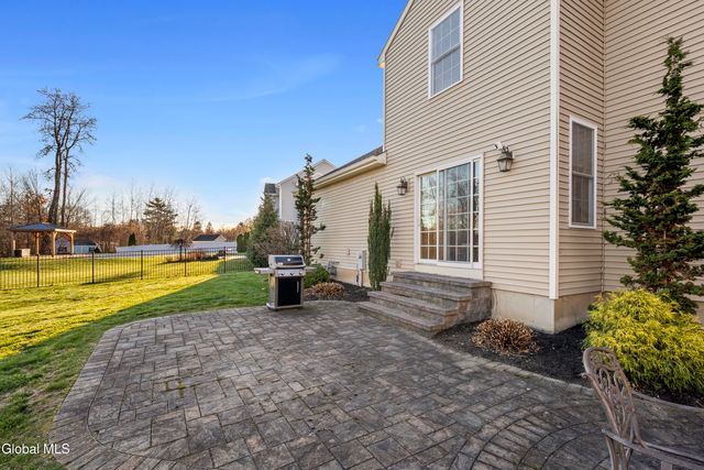 42 Chester Drive, Halfmoon, NY 12118