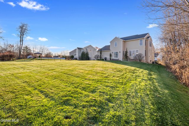 42 Chester Drive, Halfmoon, NY 12118