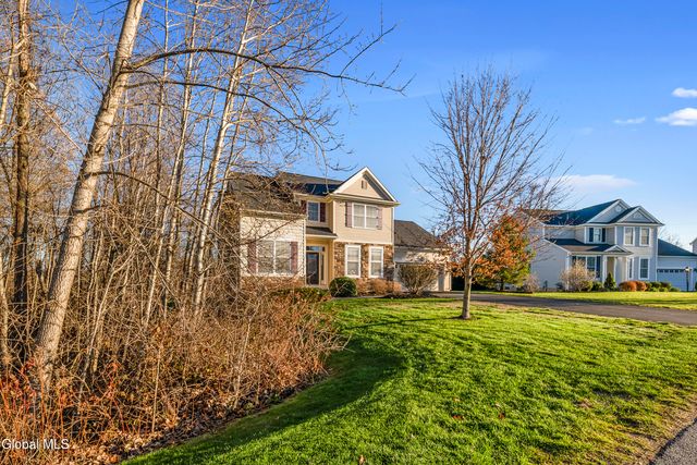 42 Chester Drive, Halfmoon, NY 12118