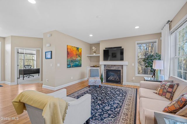 42 Chester Drive, Halfmoon, NY 12118