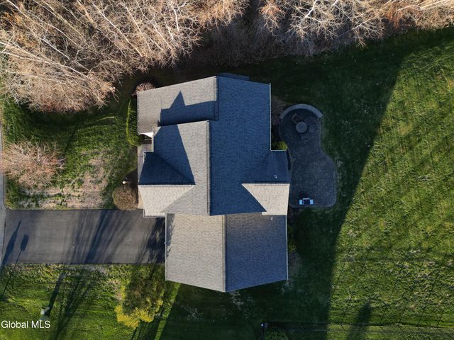 42 Chester Drive, Halfmoon, NY 12118