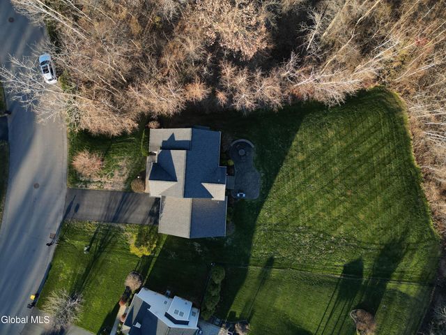 42 Chester Drive, Halfmoon, NY 12118