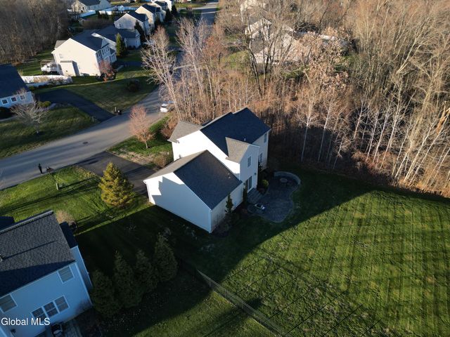 42 Chester Drive, Halfmoon, NY 12118