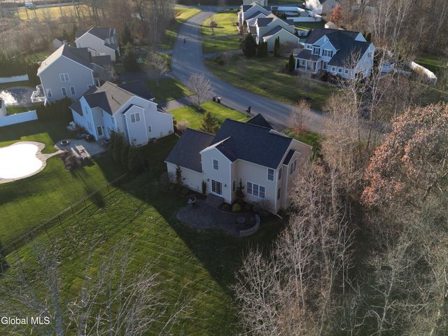 42 Chester Drive, Halfmoon, NY 12118