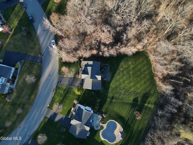 42 Chester Drive, Halfmoon, NY 12118