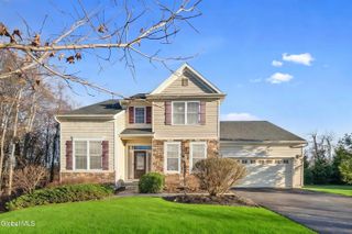 42 Chester Drive, Halfmoon, NY 12118