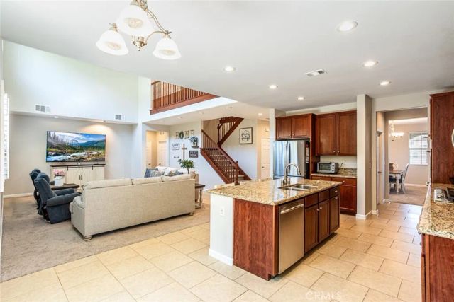 17122 Broken Rock Court, Riverside, CA 92503