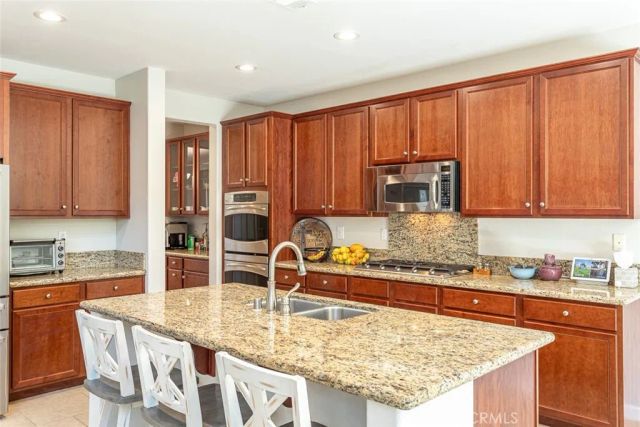 17122 Broken Rock Court, Riverside, CA 92503