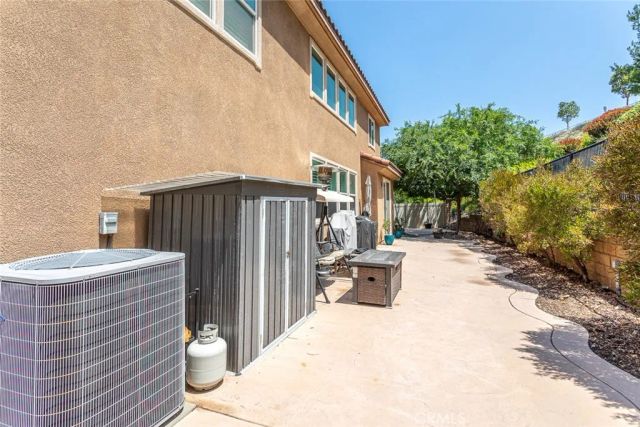 17122 Broken Rock Court, Riverside, CA 92503