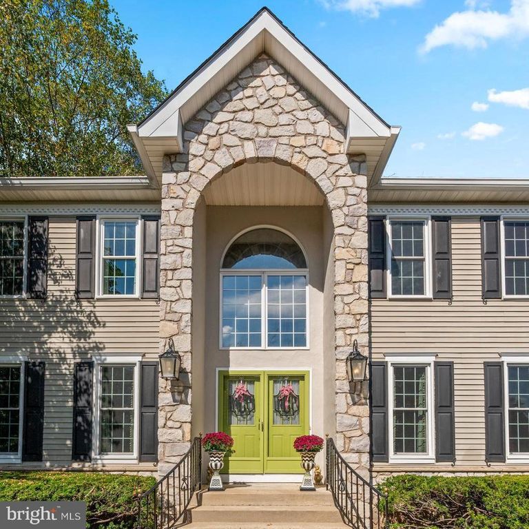 272 MALLARD DR E, North Wales, PA 19454