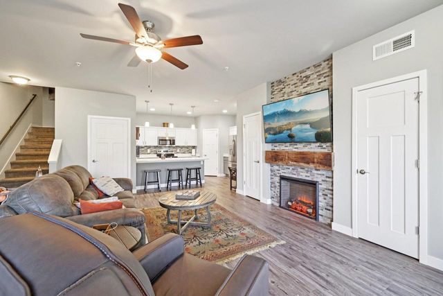 1971 N Windsor Avenue, Cottage Grove, WI 53527