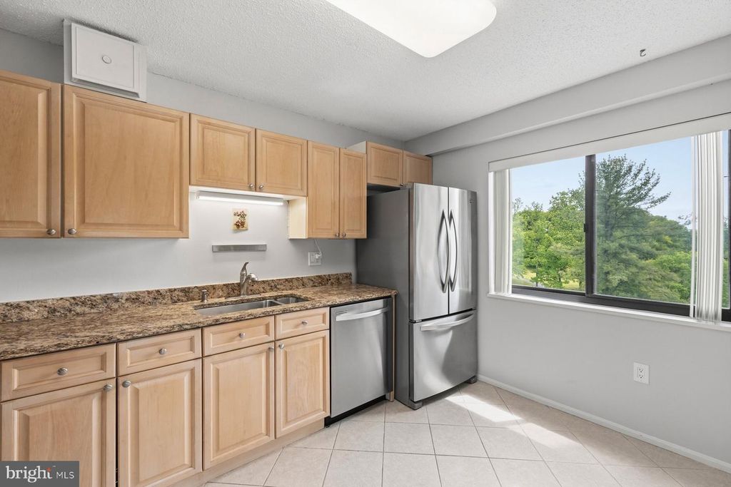 Image 10 of property listing at 15101 INTERLACHEN DR #1-412, Silver Spring, MD 20906